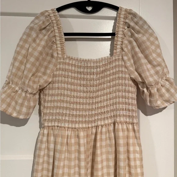 Elegant Beige Gingham Dress - Picture 2 of 4